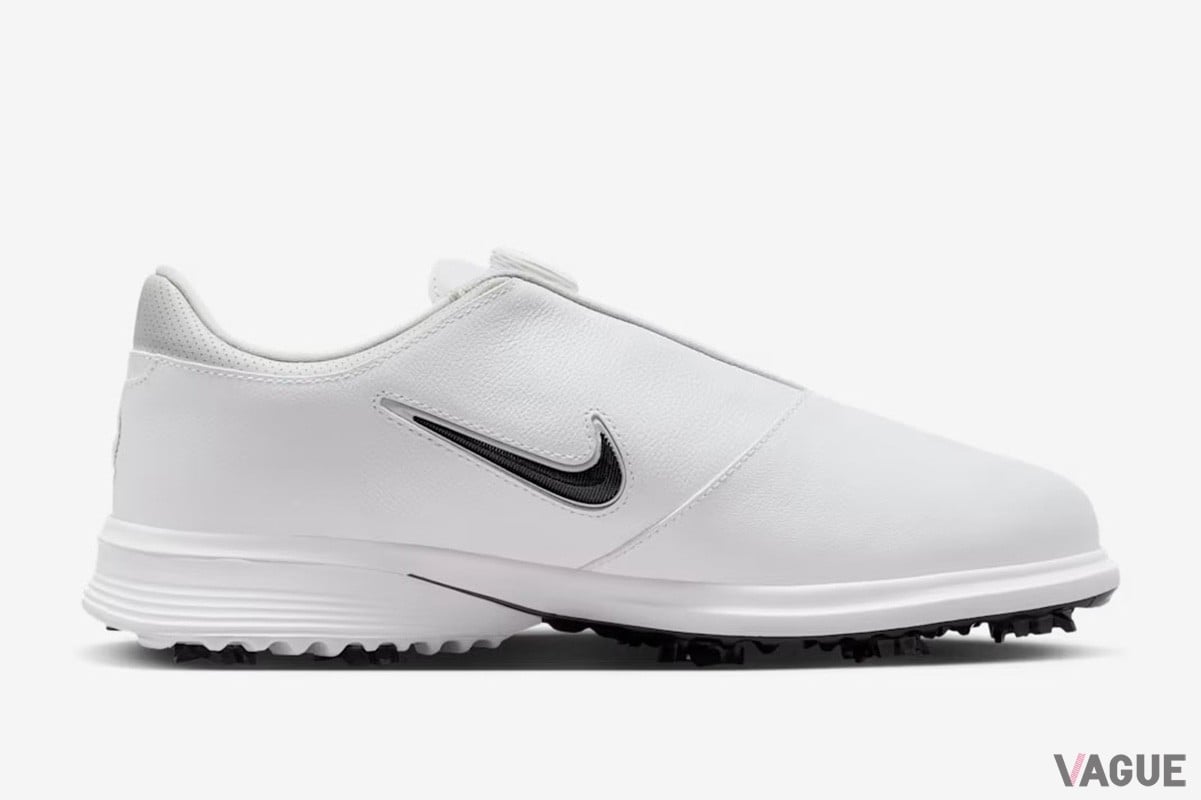 「ナイキ ビクトリー ツアー 4 BOA」に、ホワイトを基調とする上品でスタイリッシュな新色が登場