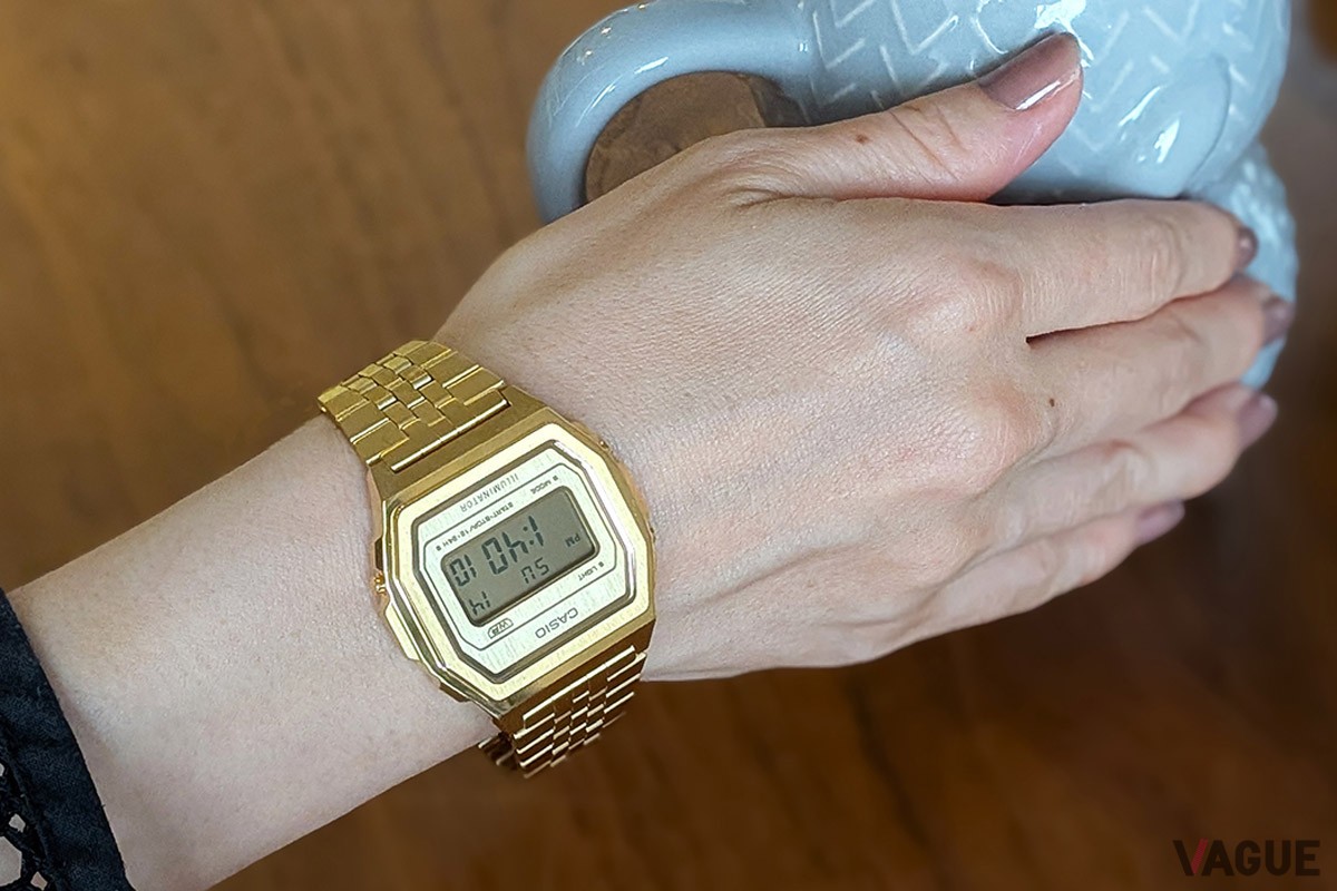 高輝度なスーパーイルミネーターにストップウオッやアラームなど、デジタルウォッチならではの便利な機能も装備