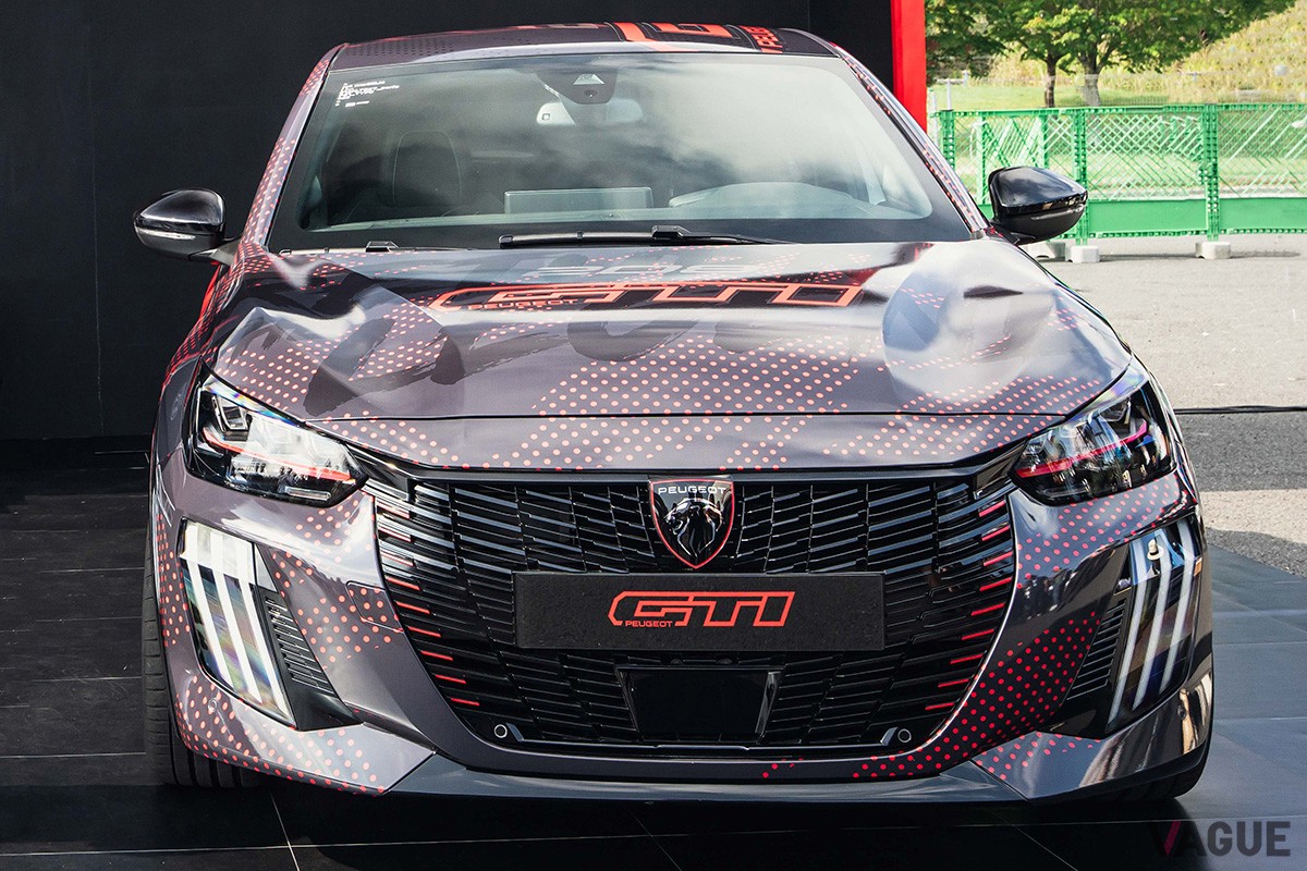 開発中のプジョー「E-208GTi」