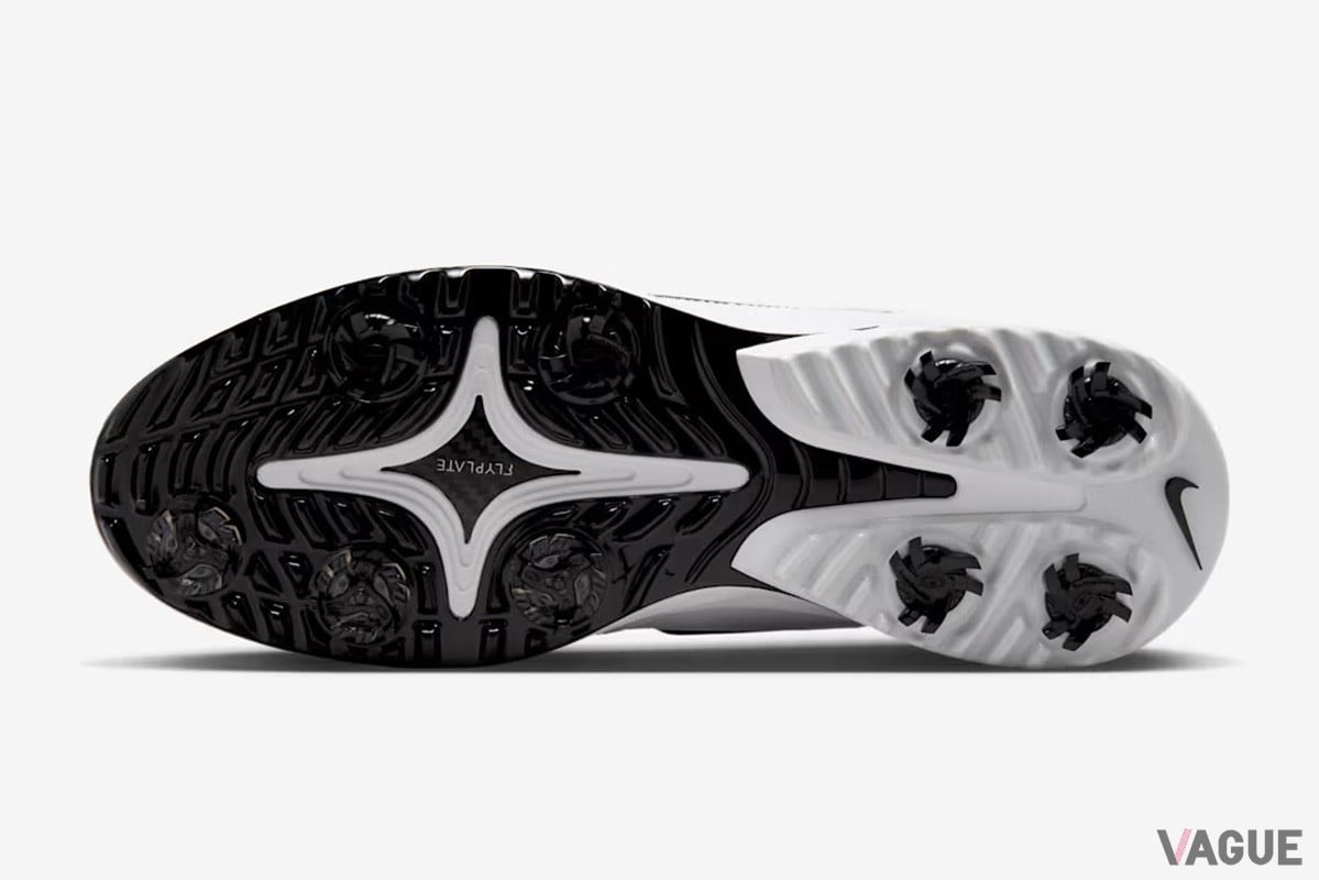 「ナイキ ビクトリー ツアー 4 BOA」に、ホワイトを基調とする上品でスタイリッシュな新色が登場