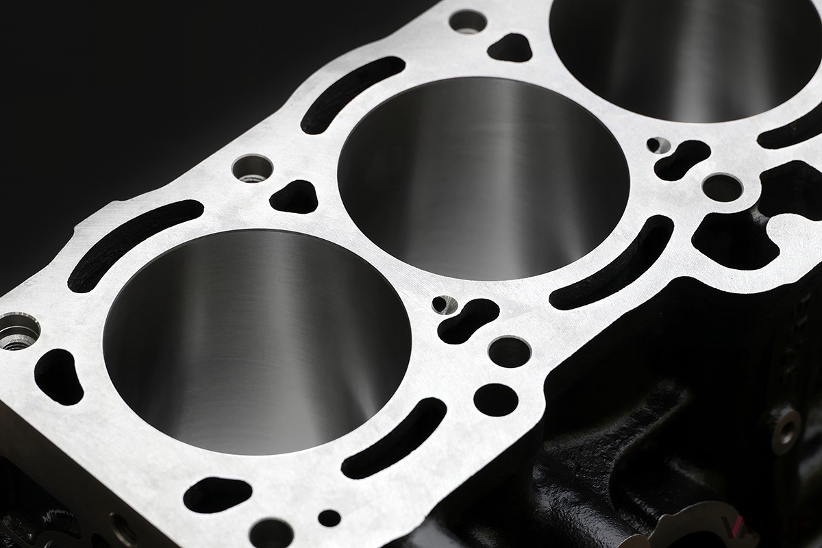 “「GRヘリテージパーツプロジェクト」で復刻される名機“4A-GE”エンジンのシリンダーヘッドとシリンダーブロック