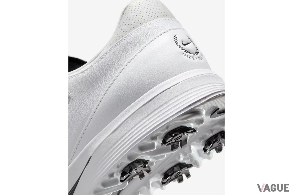「ナイキ ビクトリー ツアー 4 BOA」に、ホワイトを基調とする上品でスタイリッシュな新色が登場