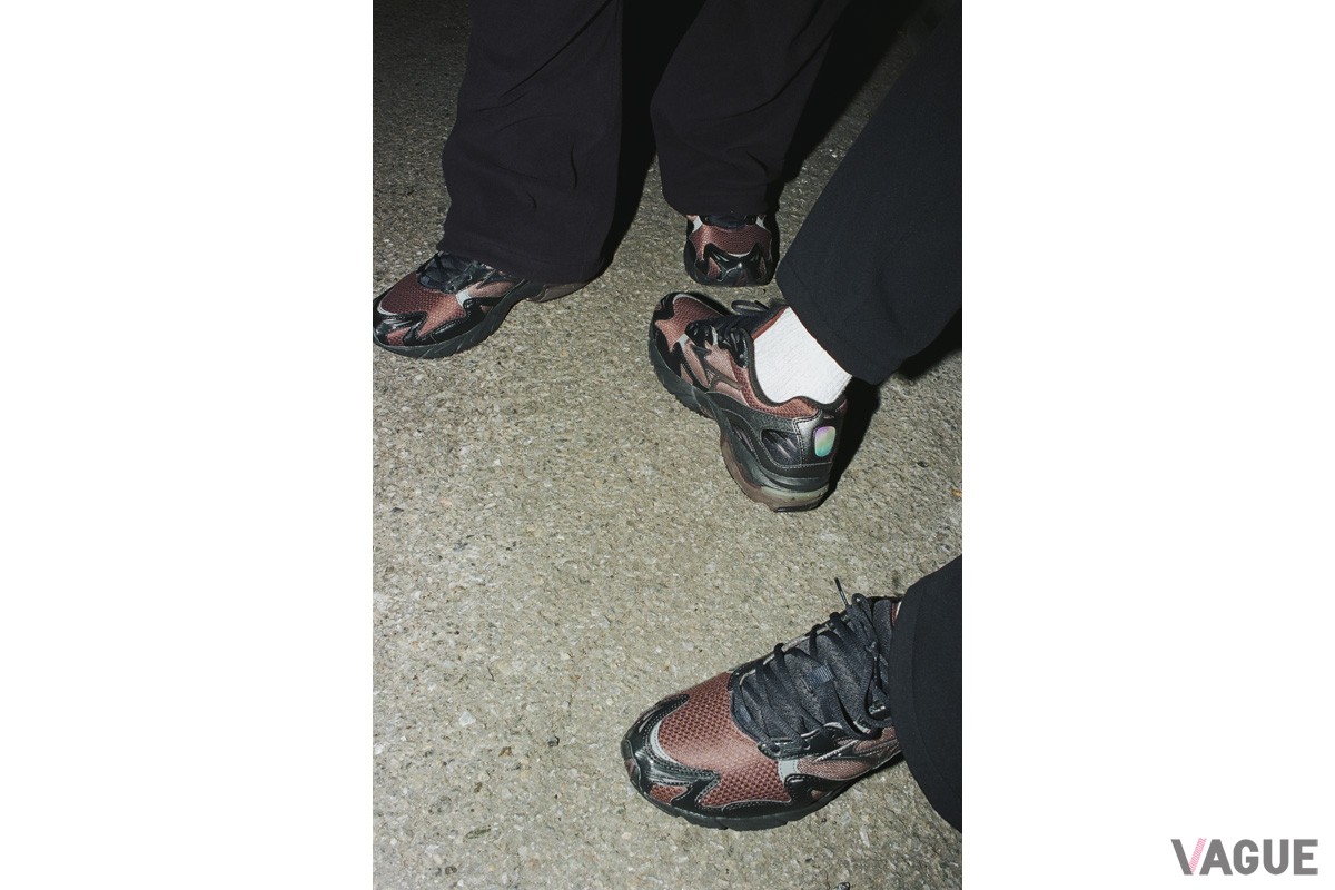 カラーはブラウン×ブラックの1色