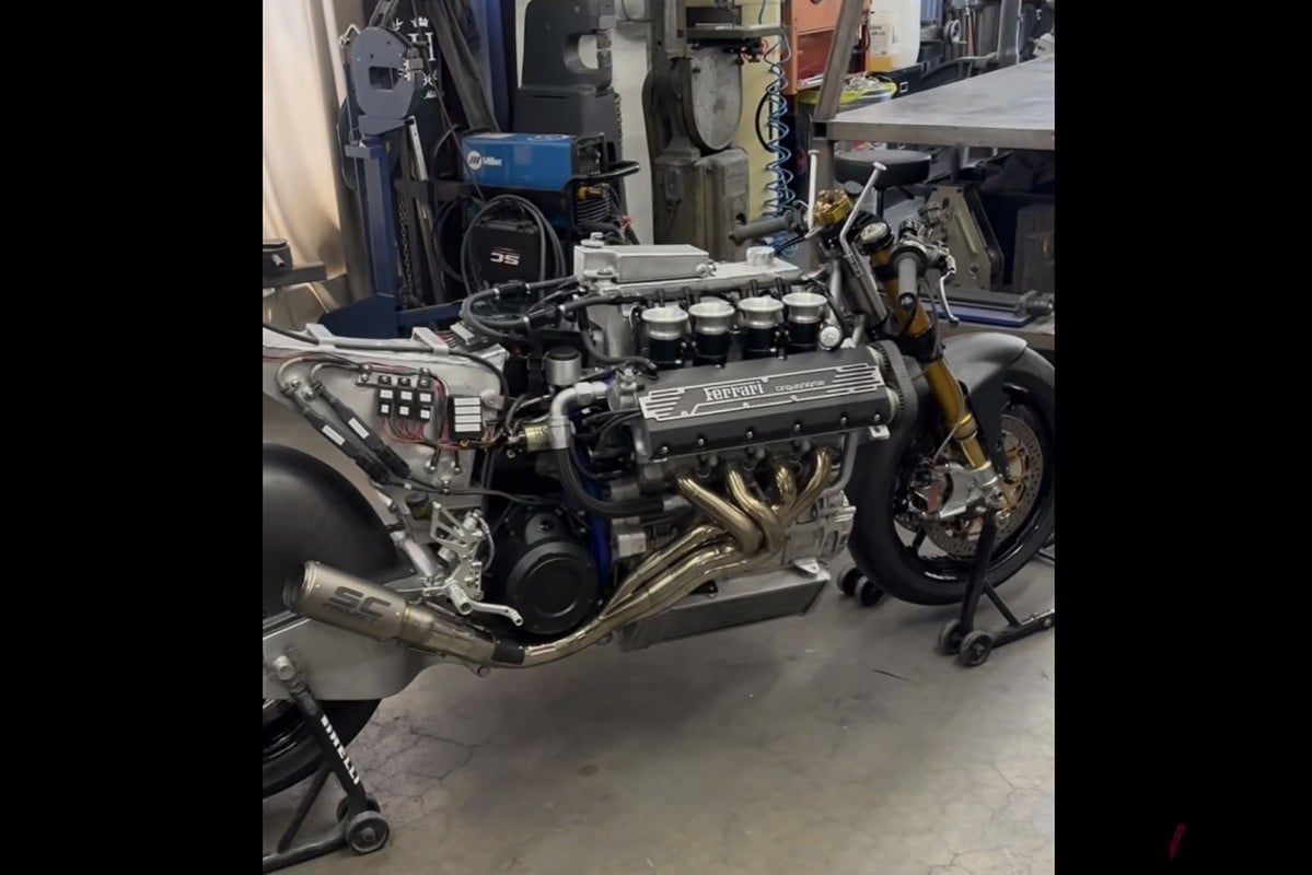 フェラーリ「F355」のV8エンジンを搭載したワンオフのカスタムバイク「HF355」（C）Instagram『maxwellhazan』