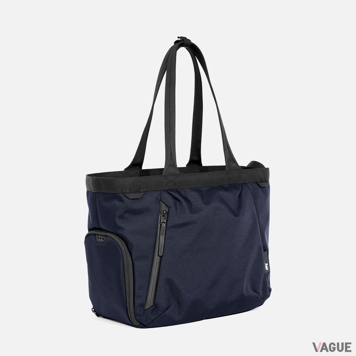 容量約21L。シューズにウォーターボトル、PCなどをまとめて持ち運べる