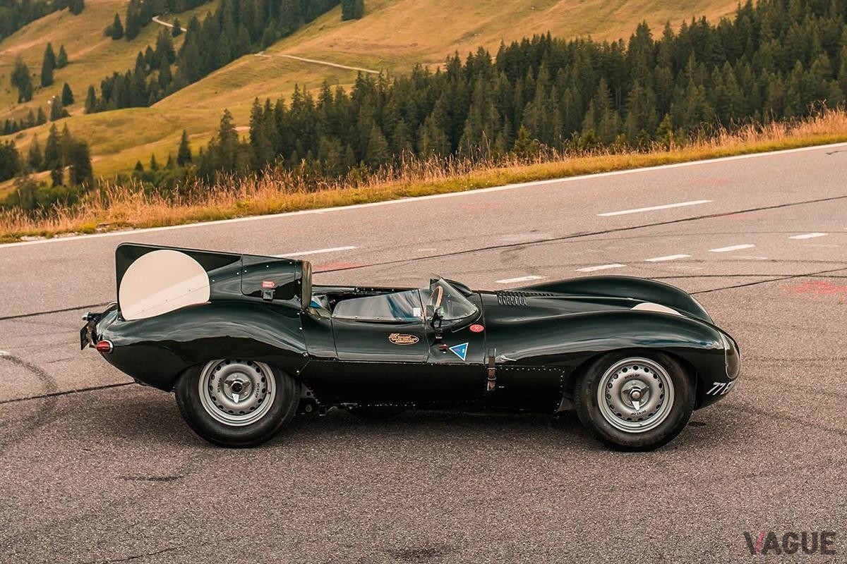 オークションに出品される予定の1956年式ジャガー「Dタイプ」