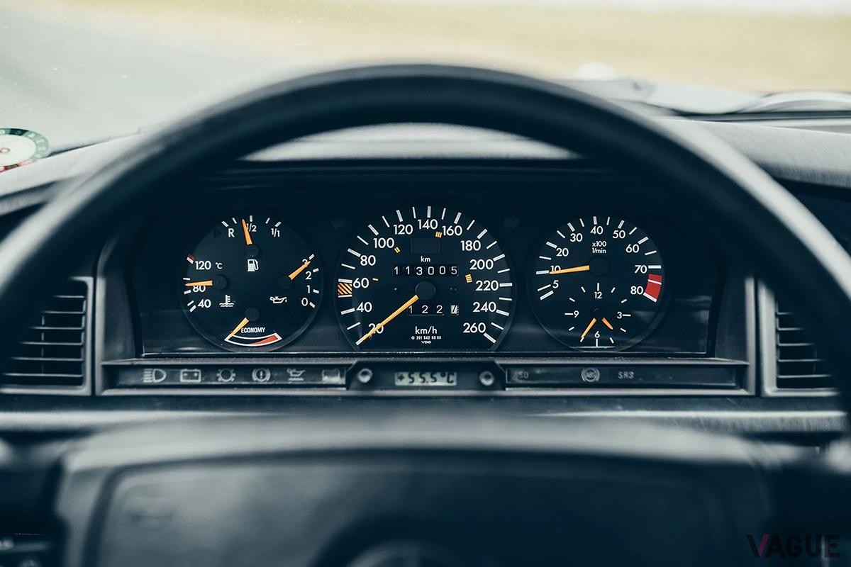 オークションに出品される予定の1989年式メルセデス・ベンツ「190E 2.5-16 エボリューションI」