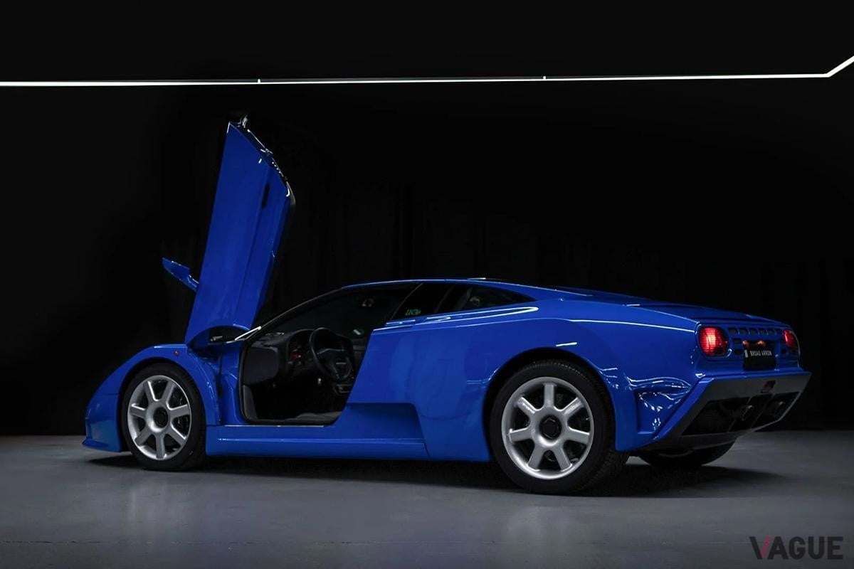 2025年10月に開催されたブロードアロー・オークションで高値で落札された1992年製ブガッティ「EB110 GT」