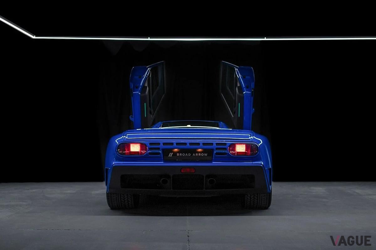 2025年10月に開催されたブロードアロー・オークションで高値で落札された1992年製ブガッティ「EB110 GT」