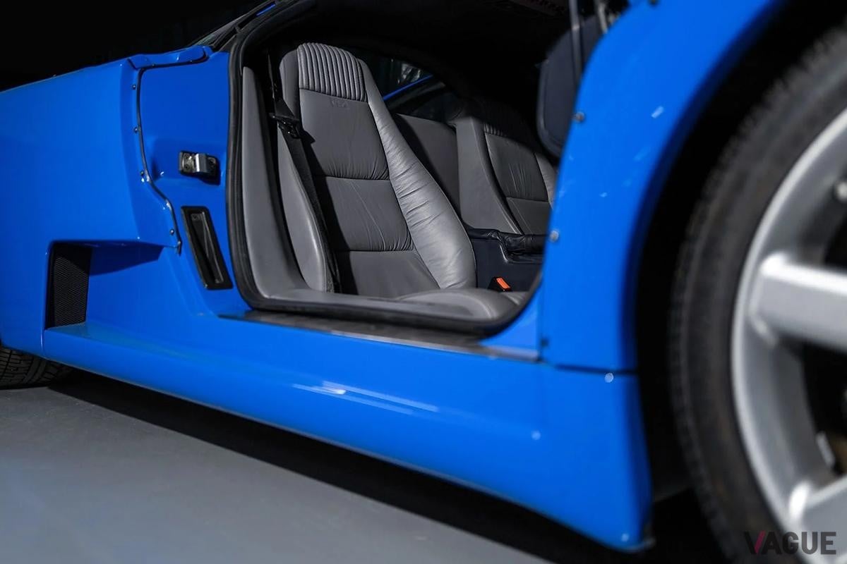 2025年10月に開催されたブロードアロー・オークションで高値で落札された1992年製ブガッティ「EB110 GT」