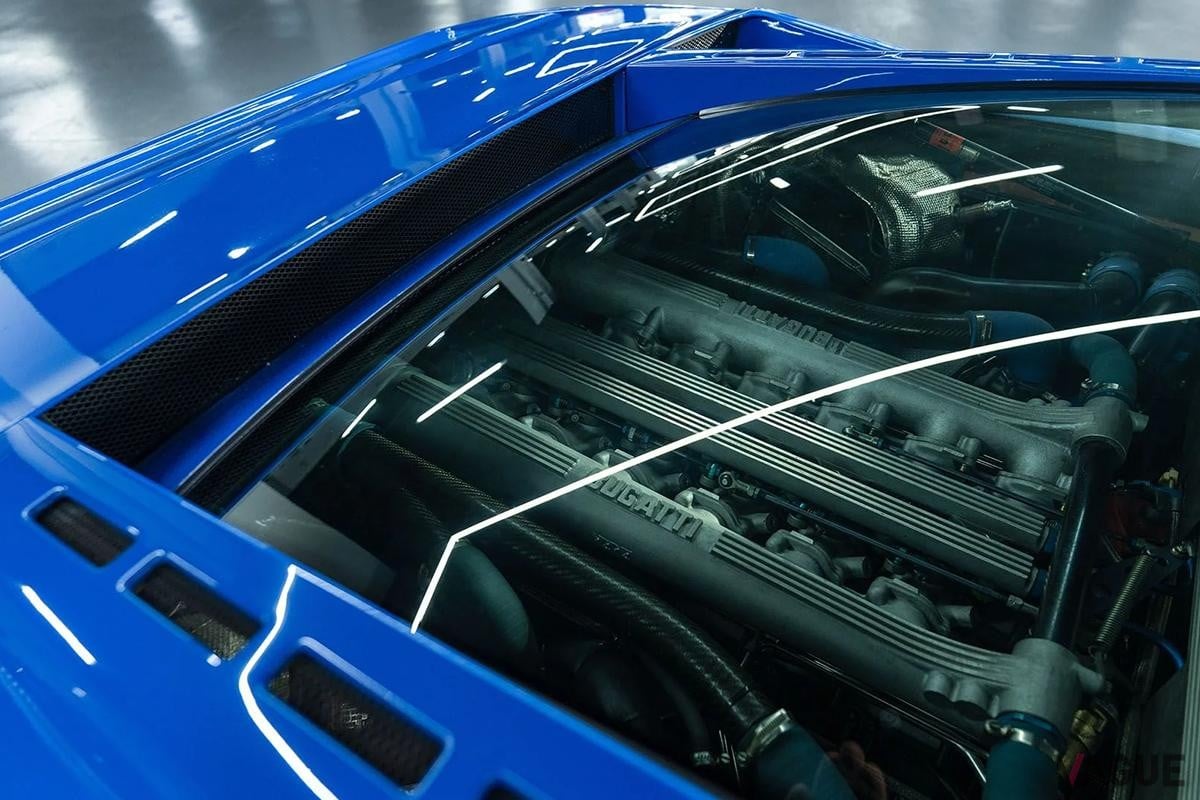 2025年10月に開催されたブロードアロー・オークションで高値で落札された1992年製ブガッティ「EB110 GT」