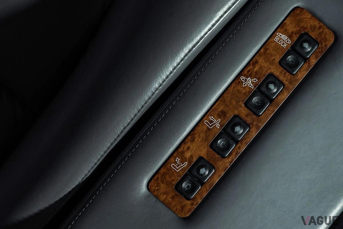 2025年10月に開催されたブロードアロー・オークションで高値で落札された1992年製ブガッティ「EB110 GT」