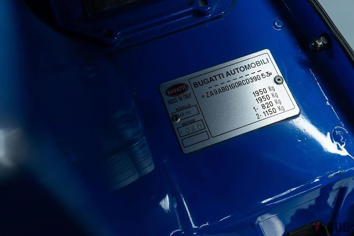 2025年10月に開催されたブロードアロー・オークションで高値で落札された1992年製ブガッティ「EB110 GT」