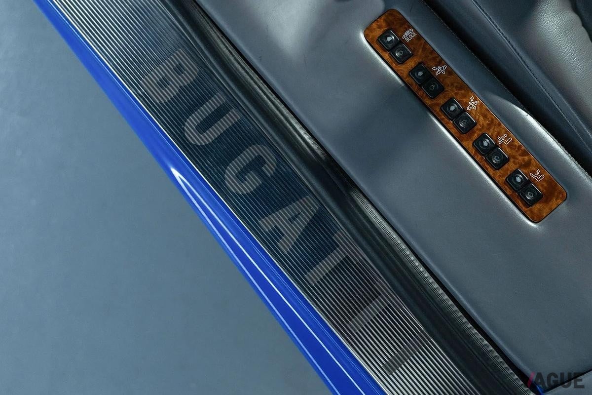 2025年10月に開催されたブロードアロー・オークションで高値で落札された1992年製ブガッティ「EB110 GT」