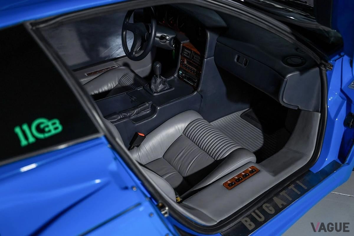 2025年10月に開催されたブロードアロー・オークションで高値で落札された1992年製ブガッティ「EB110 GT」