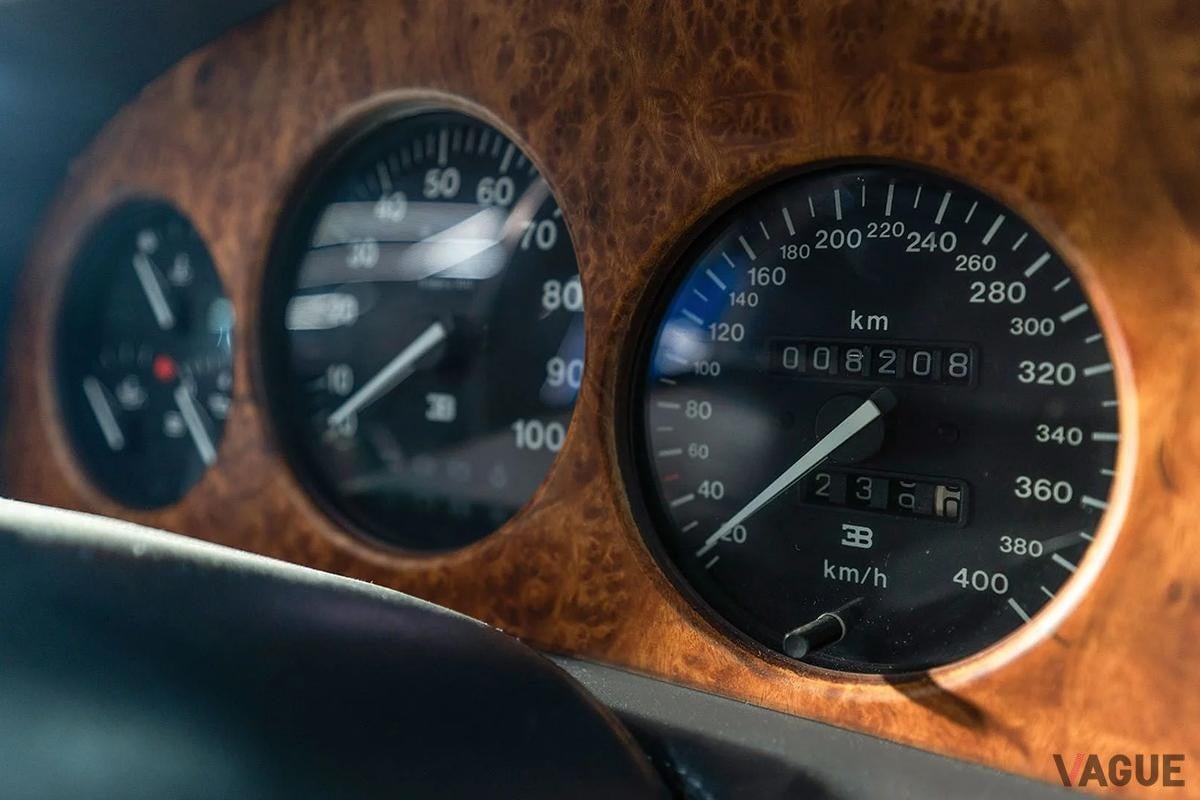 2025年10月に開催されたブロードアロー・オークションで高値で落札された1992年製ブガッティ「EB110 GT」