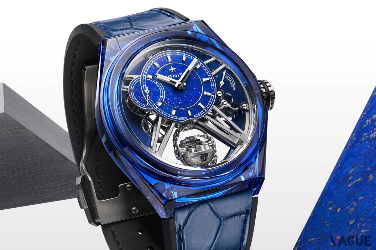 ディープクリアブルーモデルはまるで時計全体が星々が瞬く夜空のよう。深い色味がラピスラズリに浮かんだパイライトを引き立てる