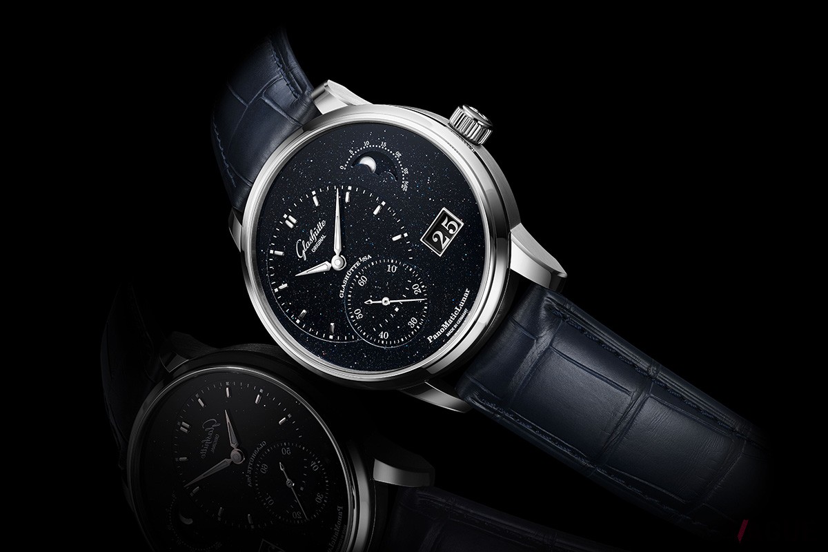 ダイヤル全面を彩るアベンチュリンが遥か180年前の星空を思わせるもの。深いブルーとプラチナシルバーの2トーンが記念モデルにふさわしい品格を醸し出す