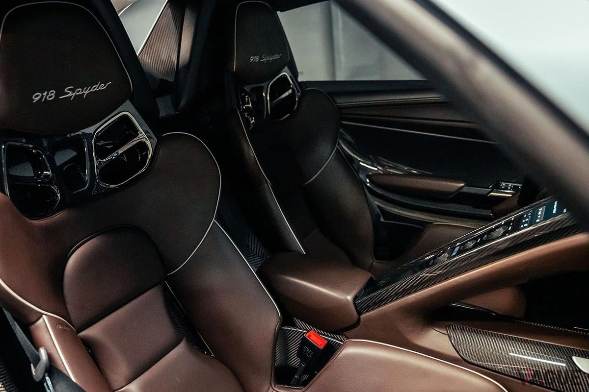 スイス・チューリッヒで開催されたブロードアローオークションに出品され落札された2015年式ポルシェ「918スパイダー」