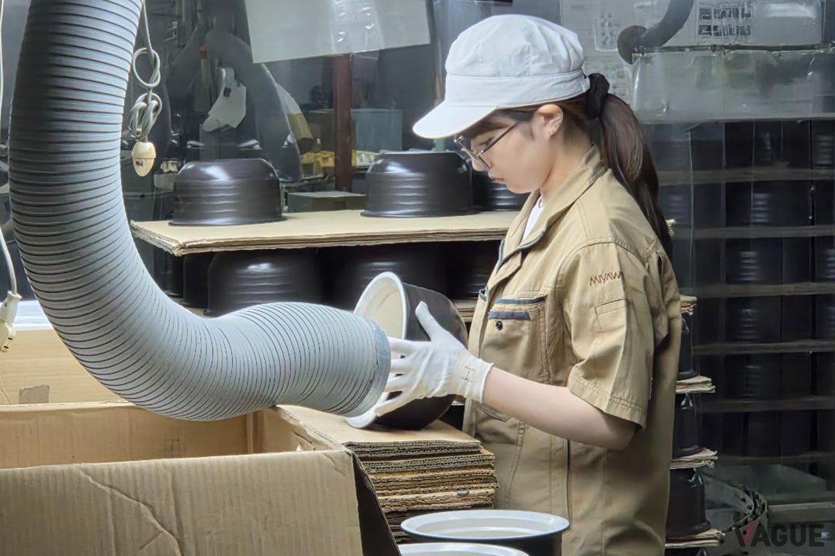 完成した内なべは、まさに“精密部品”。萬古焼の職人技が炊飯器の心臓を形づく