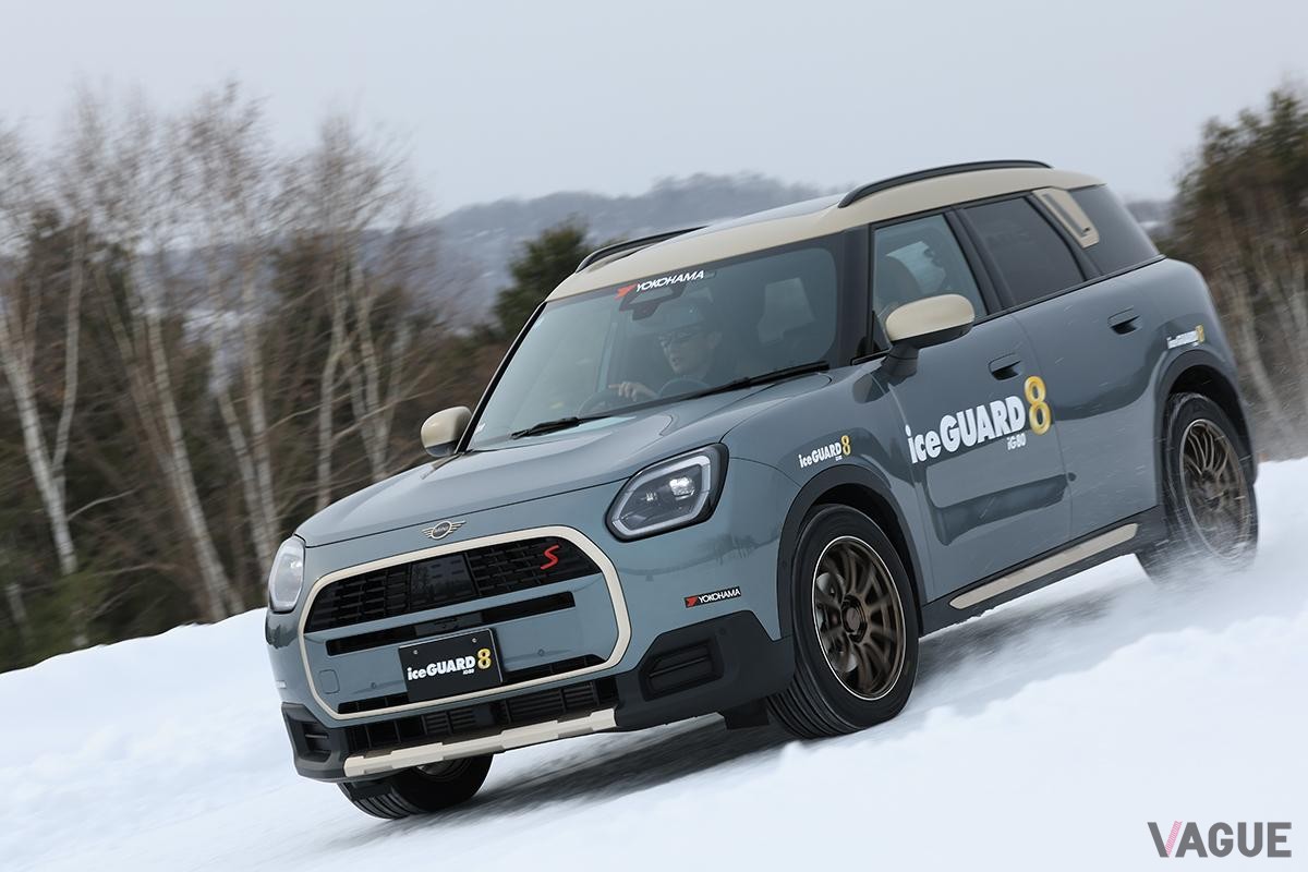 新スタッドレスタイヤ「アイスガード エイト」を装着したMINI「カントリーマン」で雪上を試乗