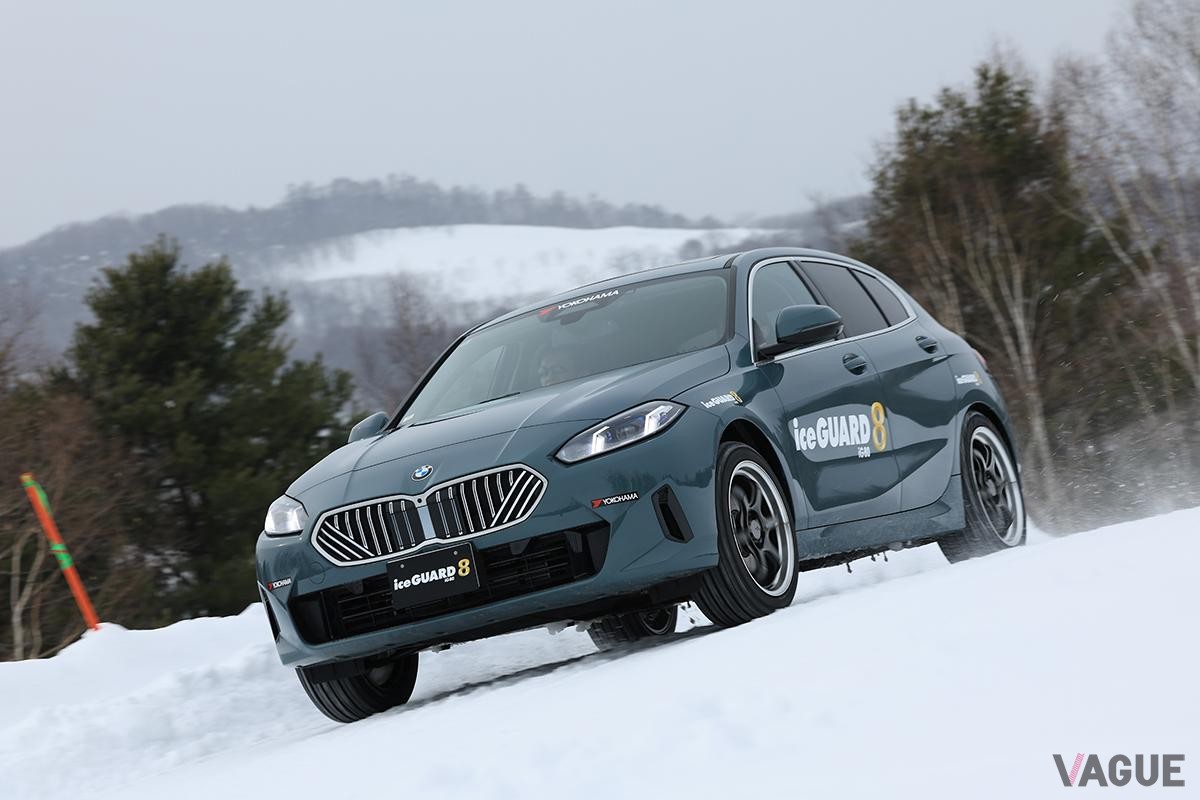 新スタッドレスタイヤ「アイスガード エイト」を装着したBMW「120」で雪上を試乗