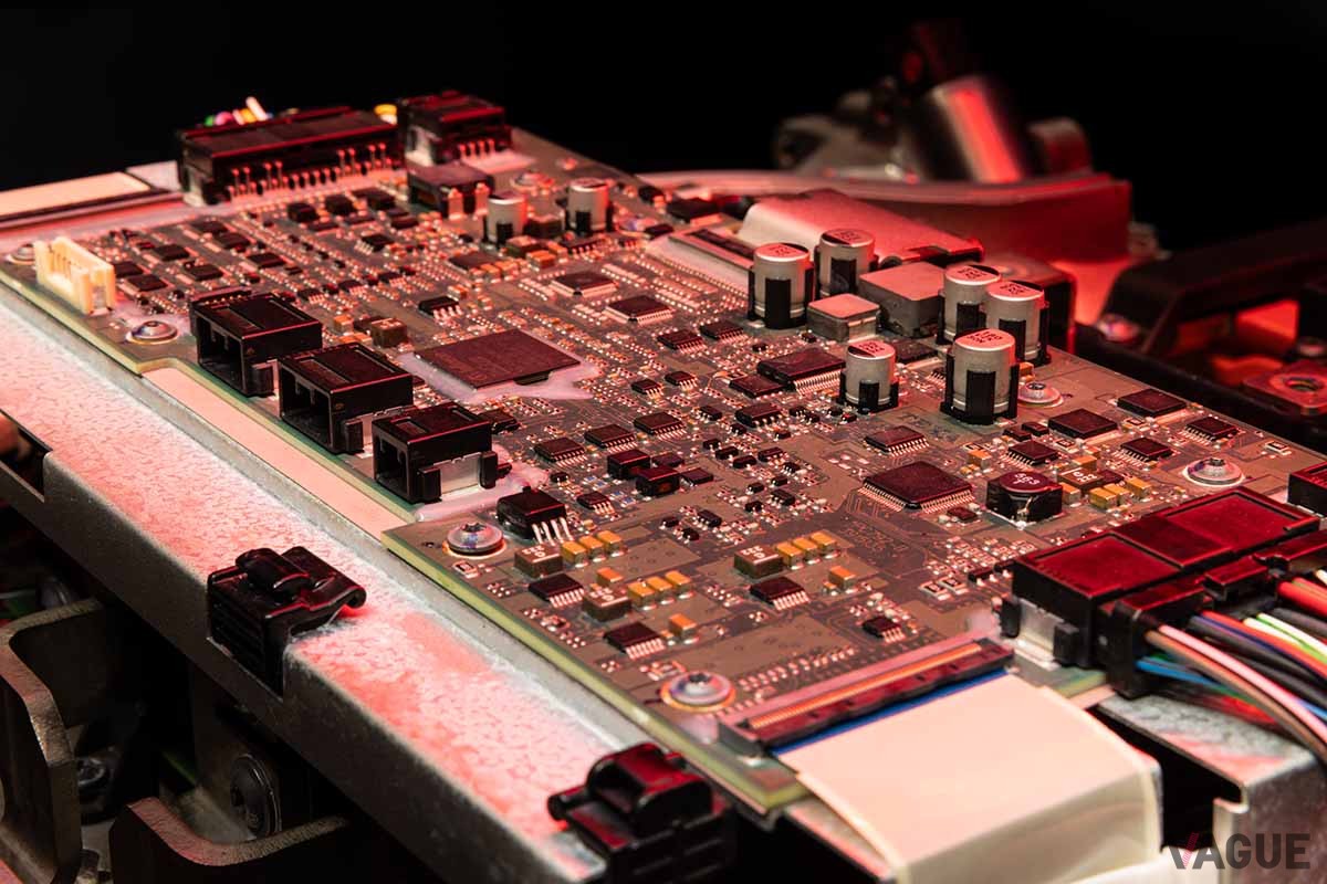 2026年登場予定のフェラーリ初のフルEV「エレットリカ」の部品