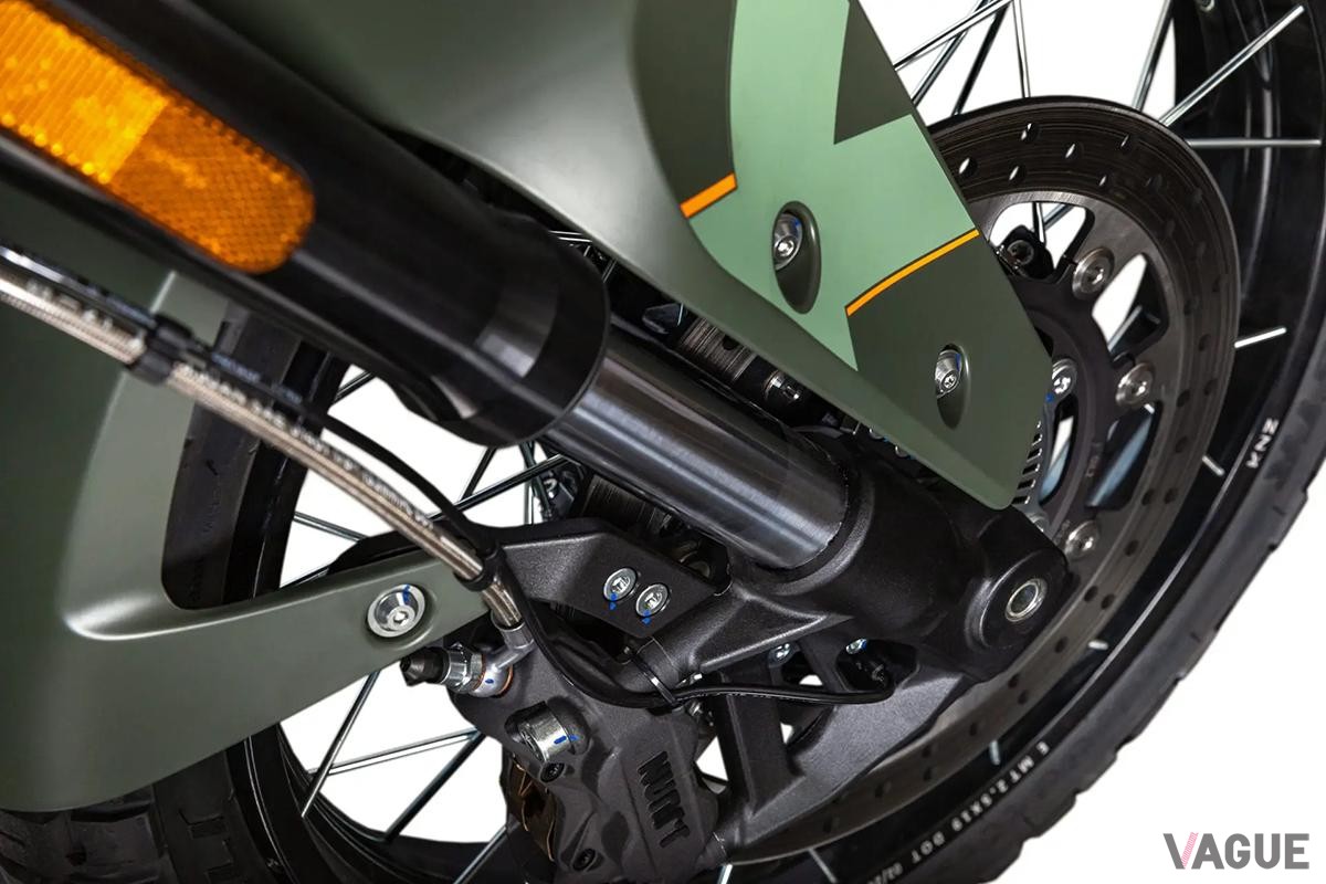 日本に導入される予定のブリクストンのADV、新型「クロスファイア500 ストー」