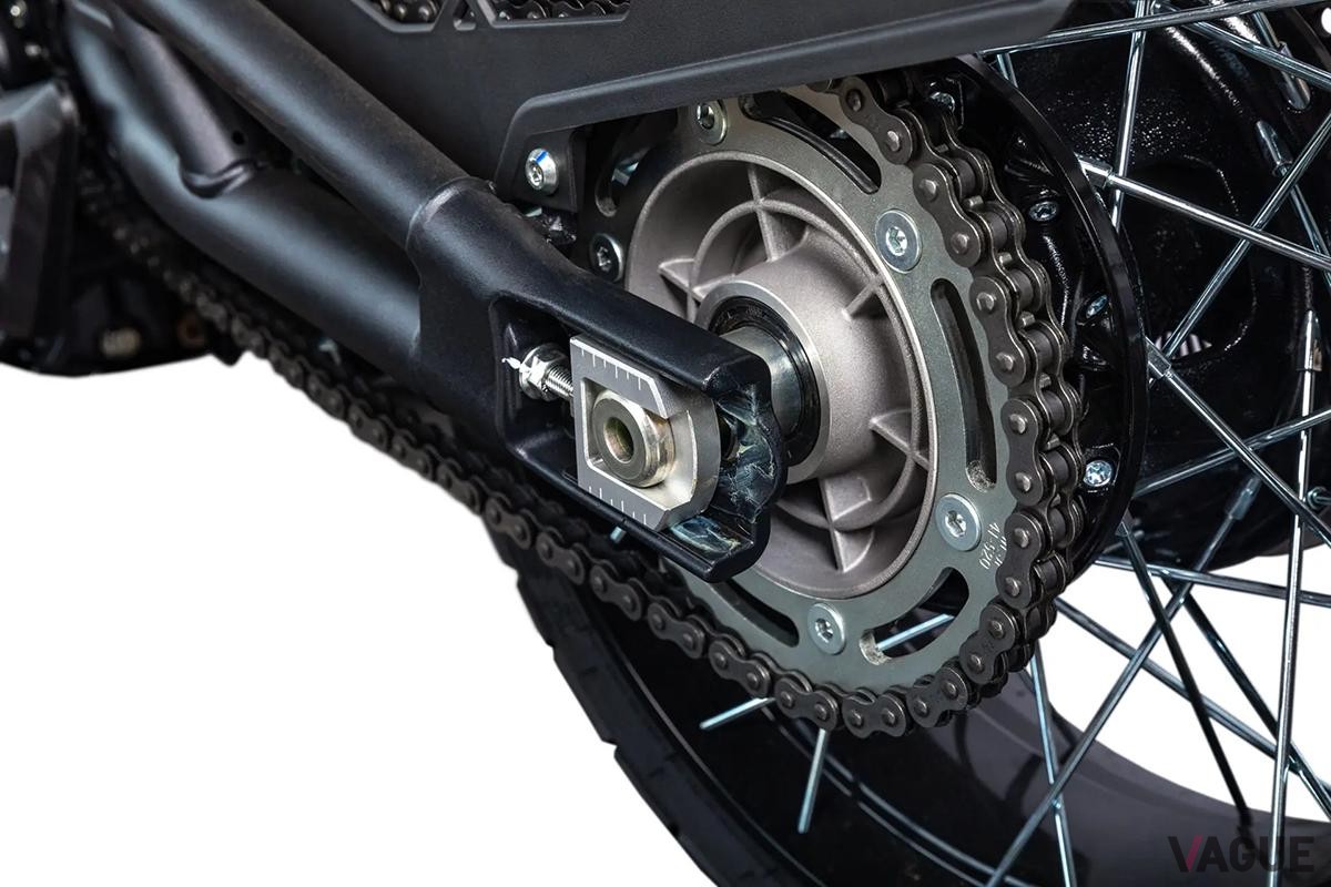 日本に導入される予定のブリクストンのADV、新型「クロスファイア500 ストー」