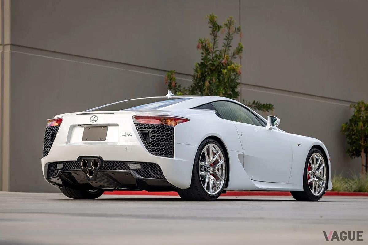 米国オークション「Bring a Trailer」に出品され落札された2012年式レクサス「LFA」