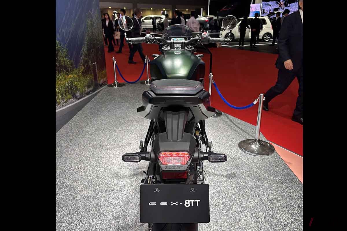 ジャパンモビリティショー2025 スズキブースに展示されている「GSX-8TT」