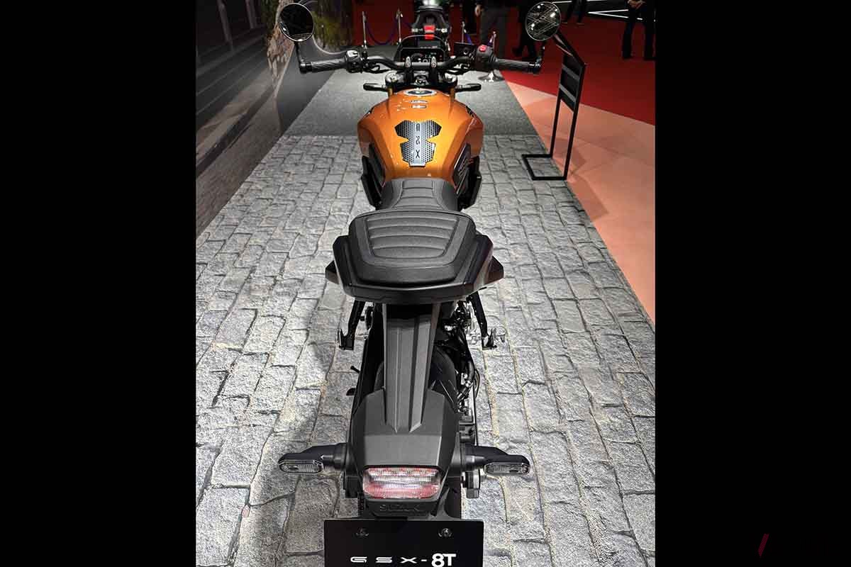 ジャパンモビリティショー2025 スズキブースに展示されている「GSX-8T」
