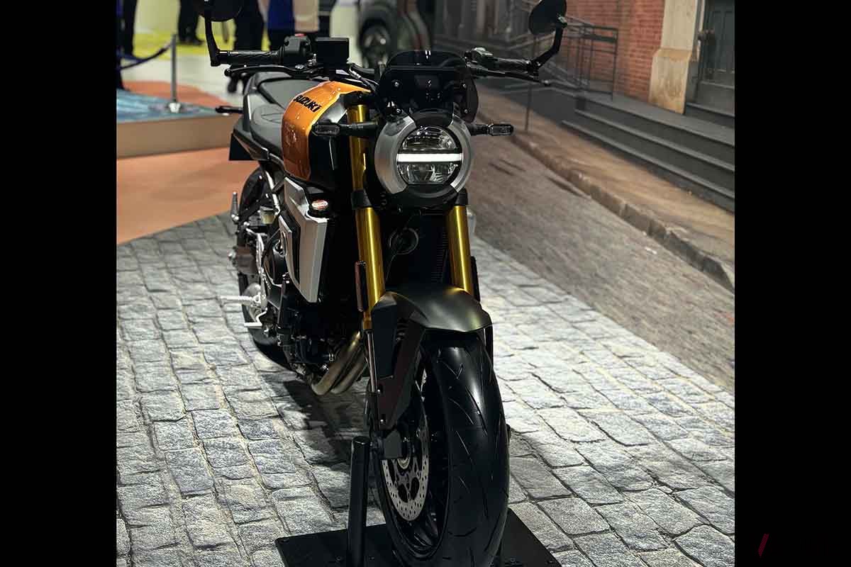 ジャパンモビリティショー2025 スズキブースに展示されている「GSX-8T」
