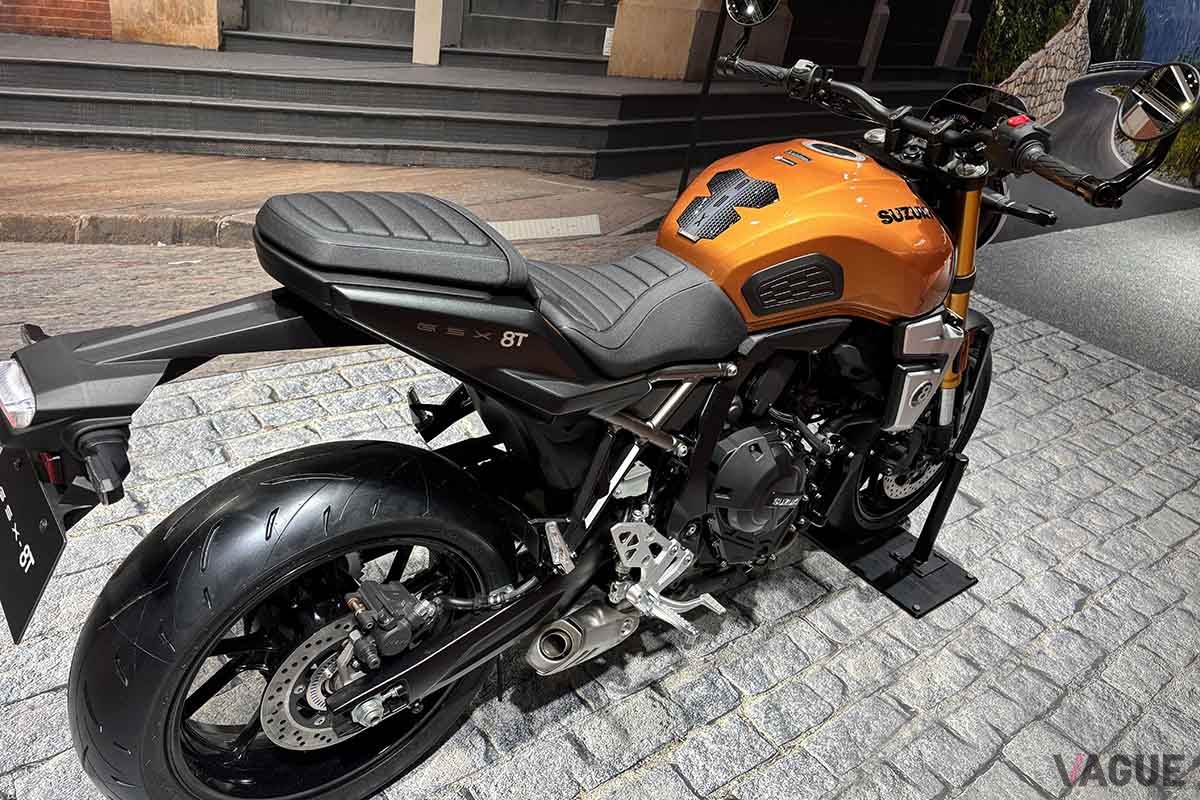 ジャパンモビリティショー2025 スズキブースに展示されている「GSX-8T」