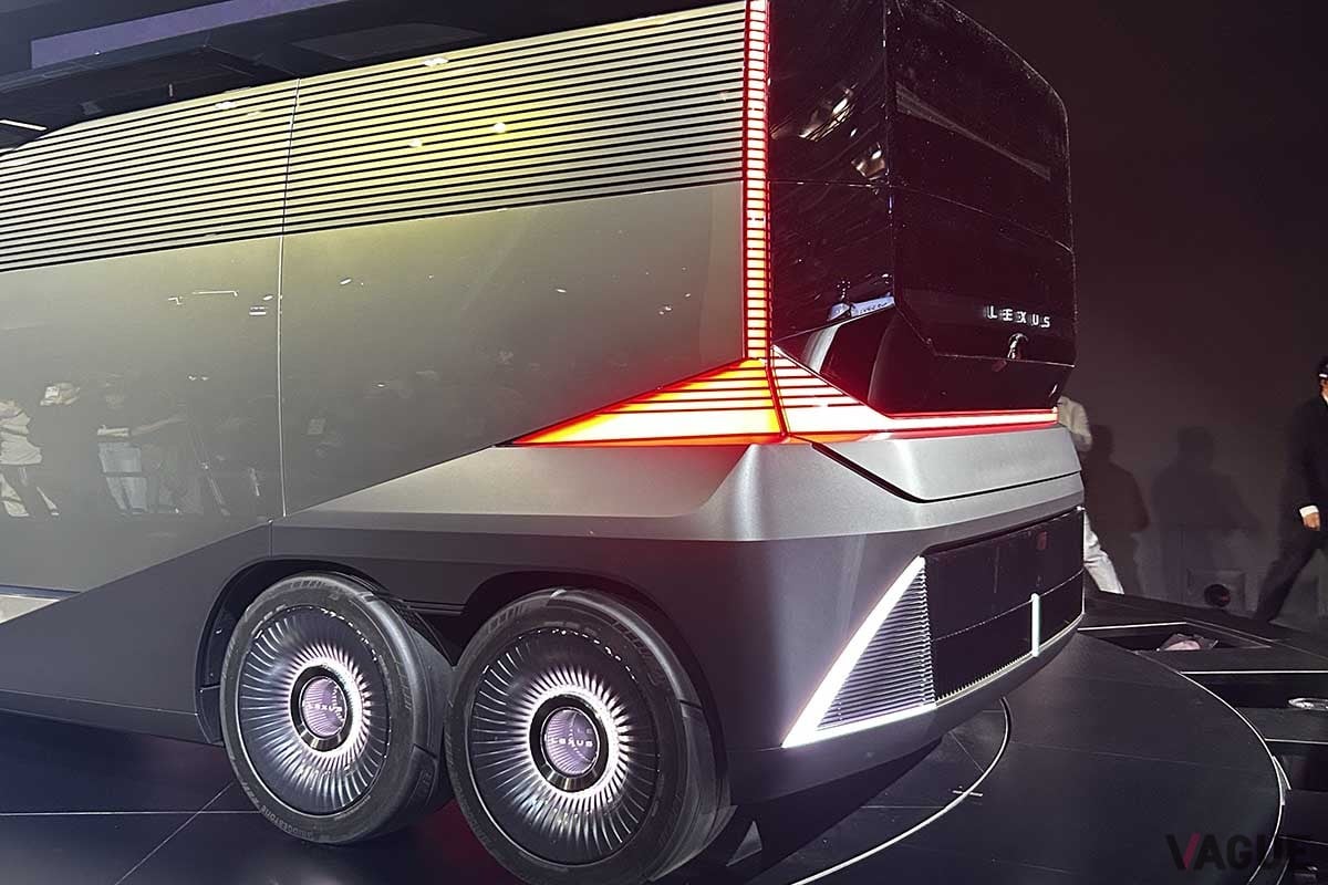 世界初公開されたレクサス新型「LSコンセプト」