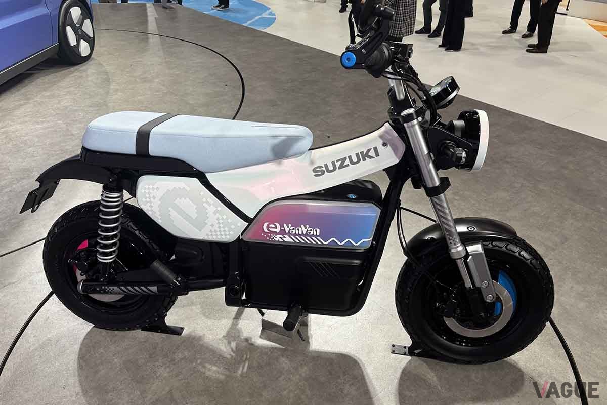 ジャパンモビリティショー2025 スズキブースに展示されている「e-VanVan」