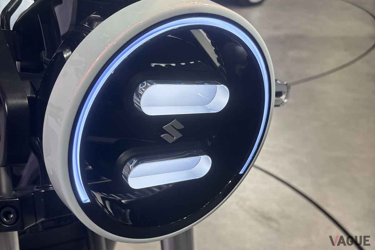 ジャパンモビリティショー2025 スズキブースに展示されている「e-VanVan」