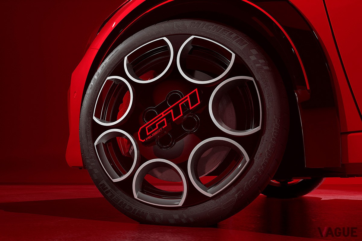 開発中のプジョー「E-208GTi」