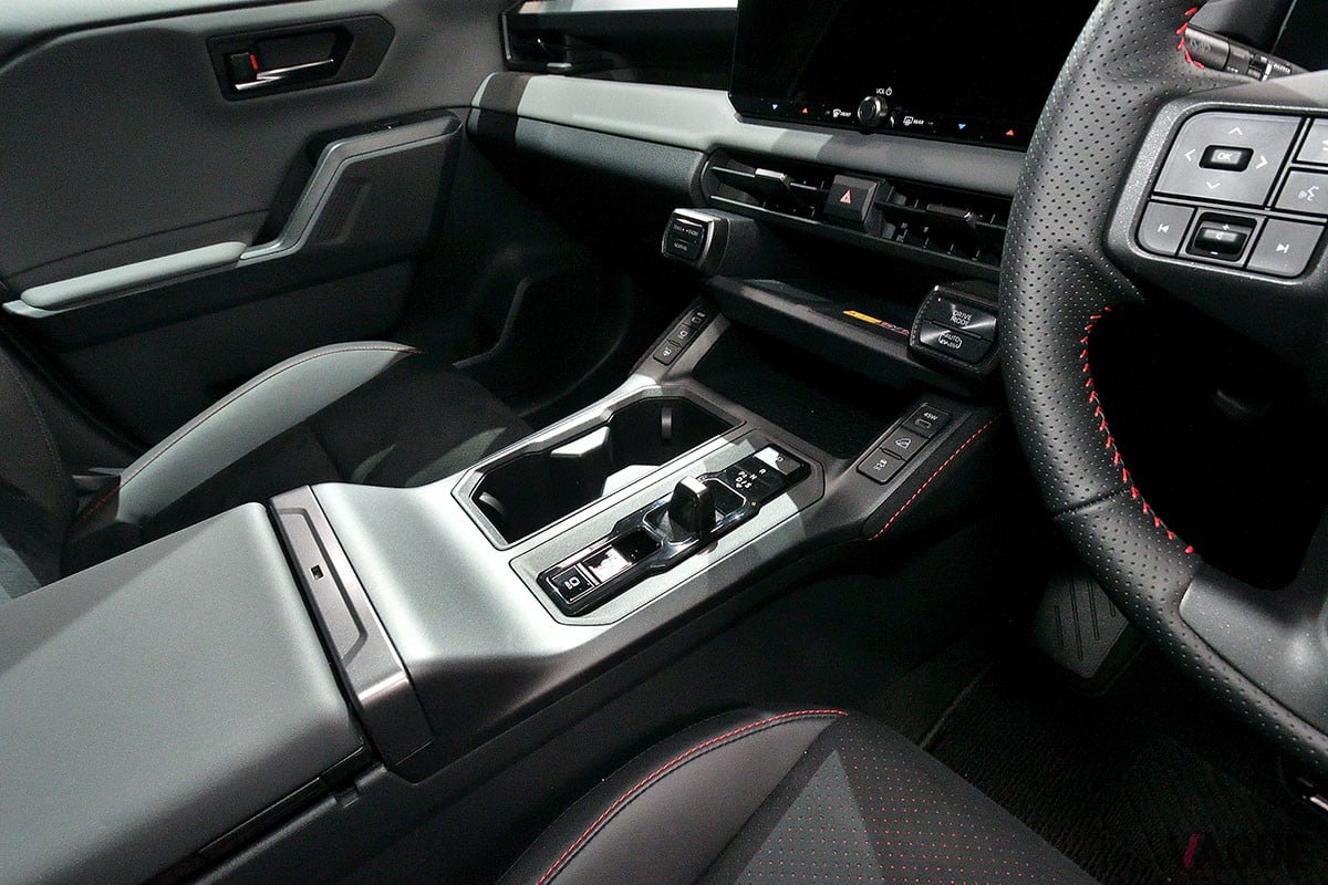 トヨタ新型「RAV4 GRスポーツ」