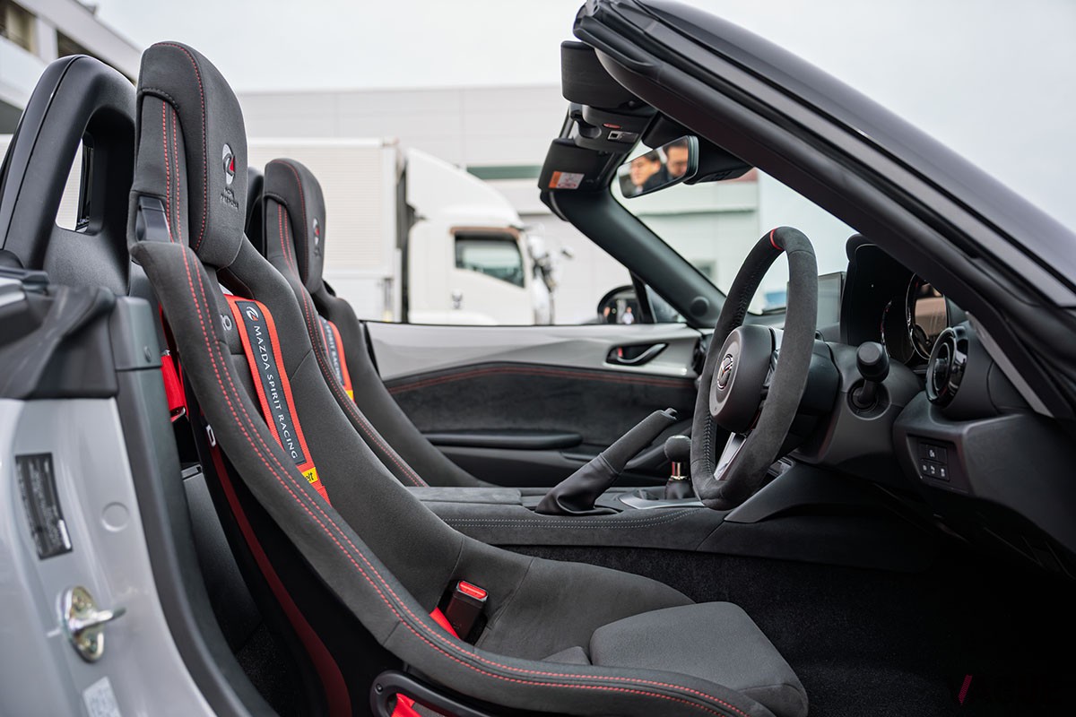 「マツダ スピリットレーシング・ロードスター 12R」