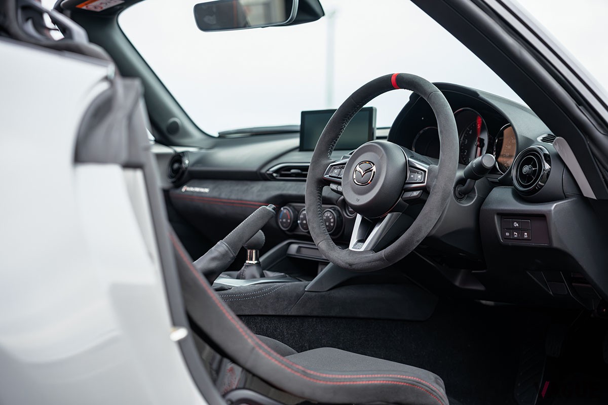 「マツダ スピリットレーシング・ロードスター 12R」