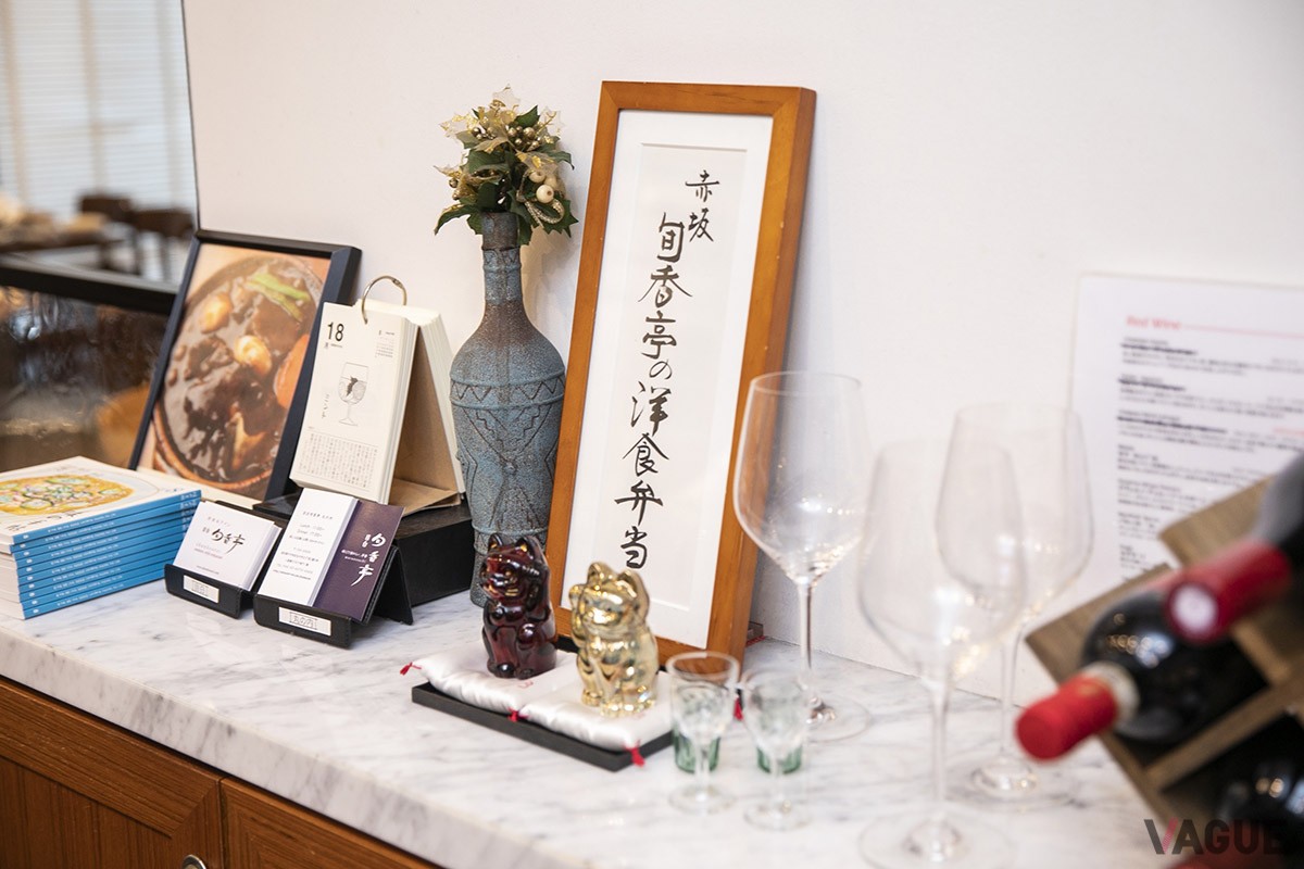 赤坂にお店があった頃に店に飾られていたもの。お弁当は現在、丸の内店で予約販売している