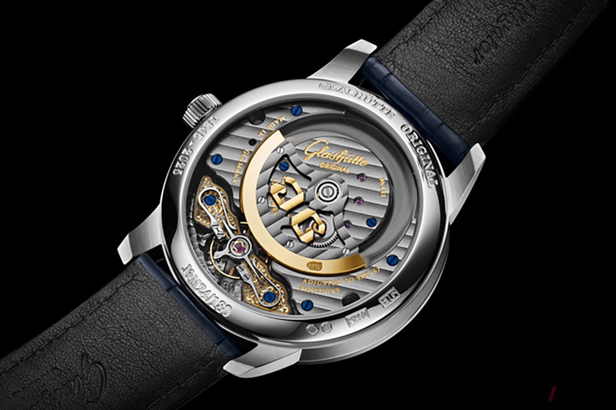 「グラスヒュッテ・オリジナル　パノマティックルナ アニバーサリー・エディション」アリゲーターレザー（品番：1-92-14-01-03-61、552万2000円 消費税込）