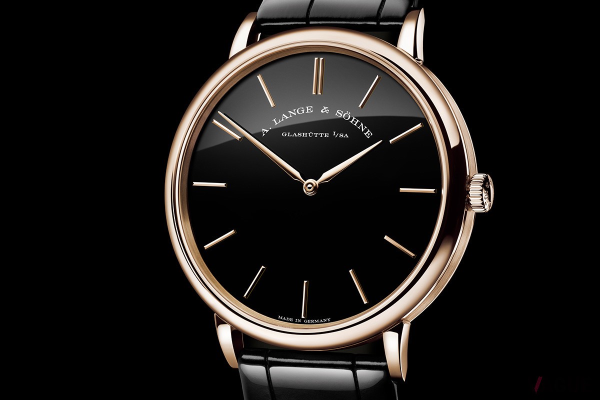 特許取得のハニーゴールド750はA.ランゲ＆ゾーネの中でも最上位モデルにのみ使用される特別なゴールド合金。温もりのある光沢と優れた硬度を特徴とする