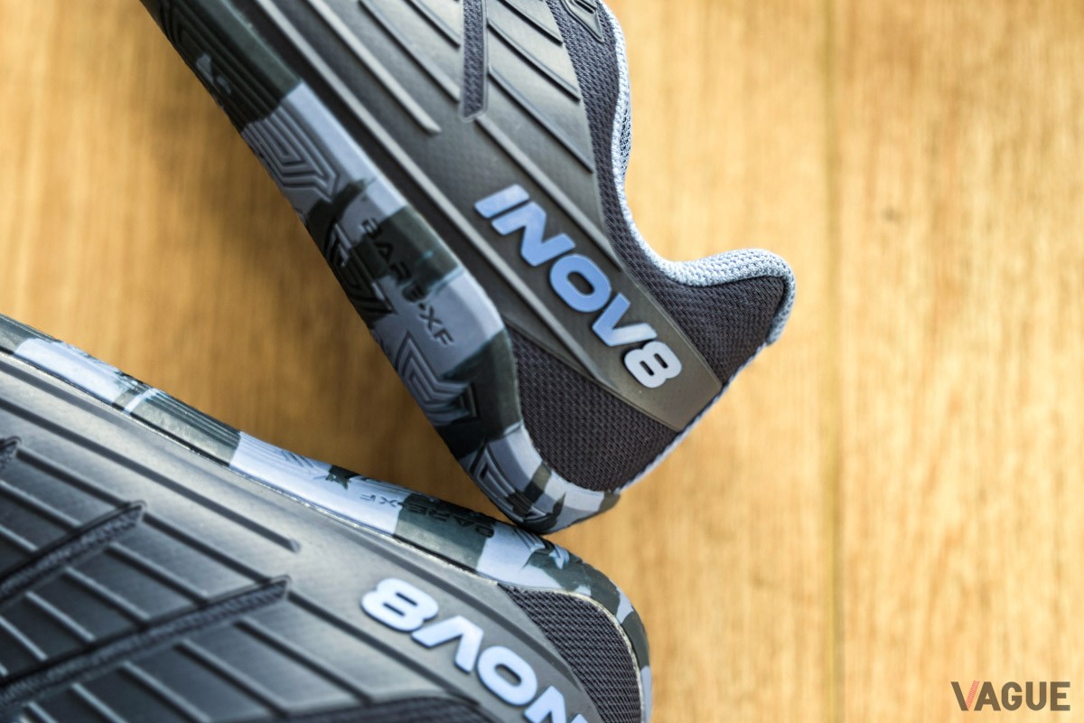 INOV8（イノヴェイト）は、2003年にイギリスで誕生したフットウェアブランド。トレイルランニングをルーツに、過剰なクッションやサポートを排した、無駄のないミニマル設計。足の動きを妨げず、地面との一体感を重視した構造が魅力。