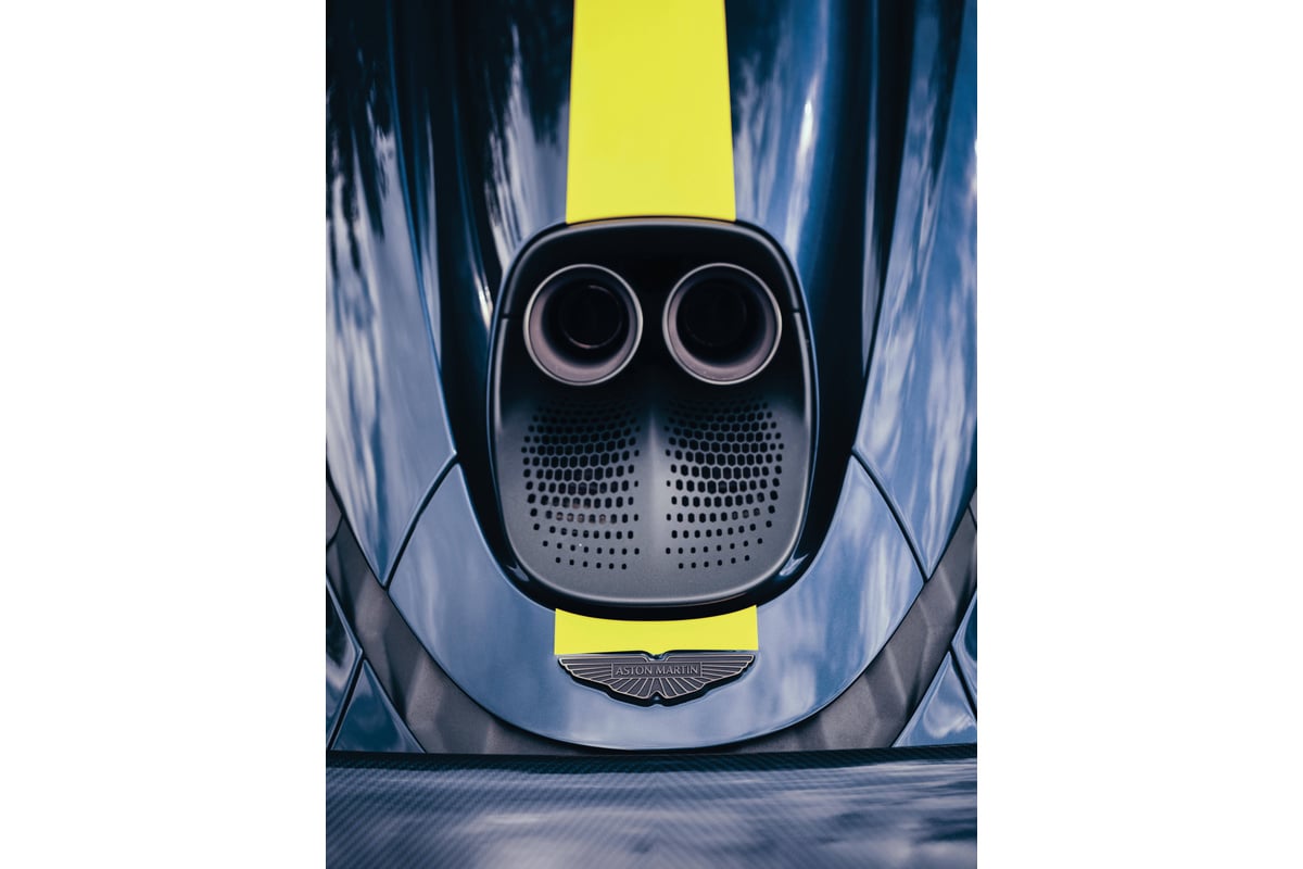 アストンマーティン ヴァルハラの車両イメージ。