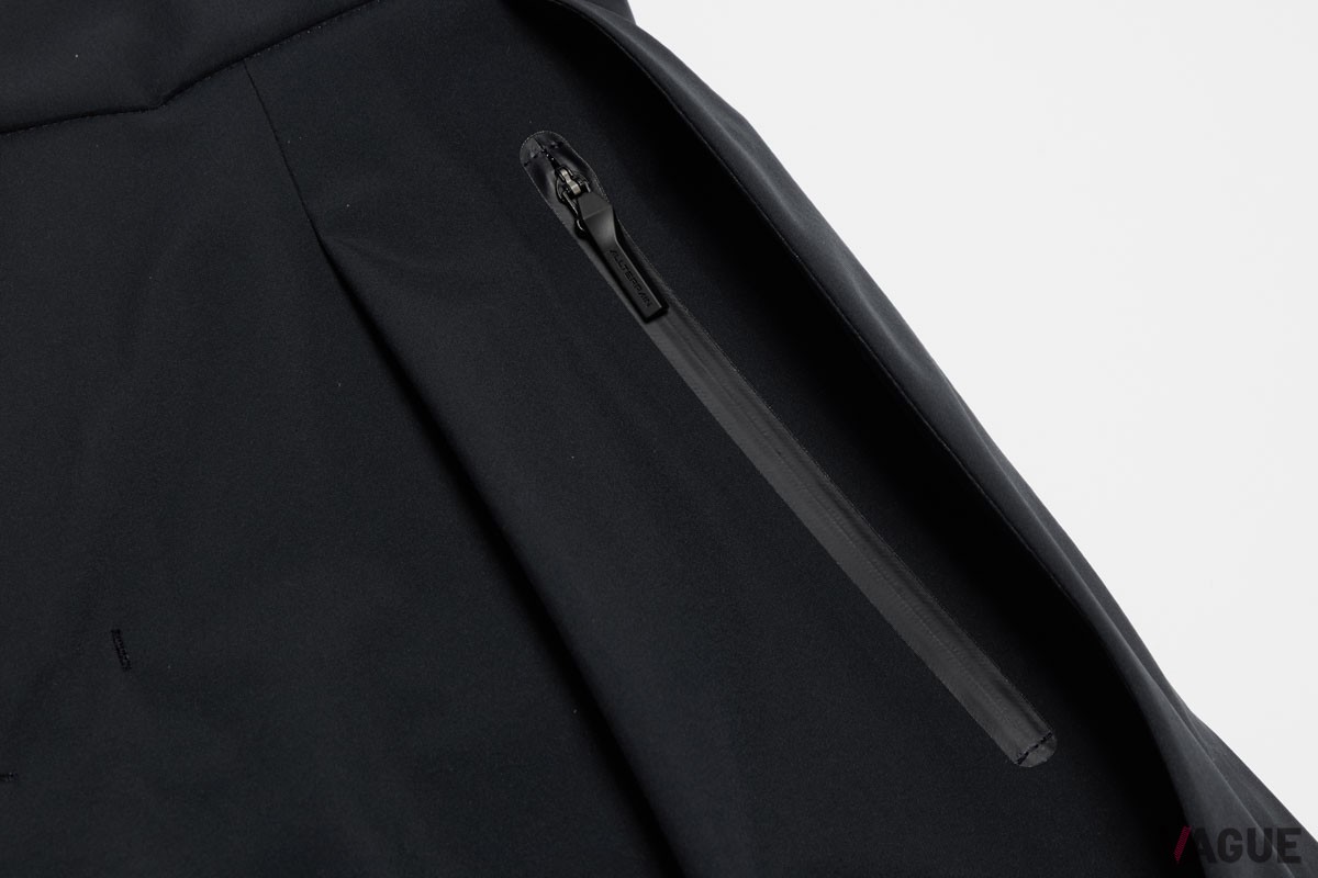 DYNAMIC VENT HARD SHELL PANTS：5万5000円