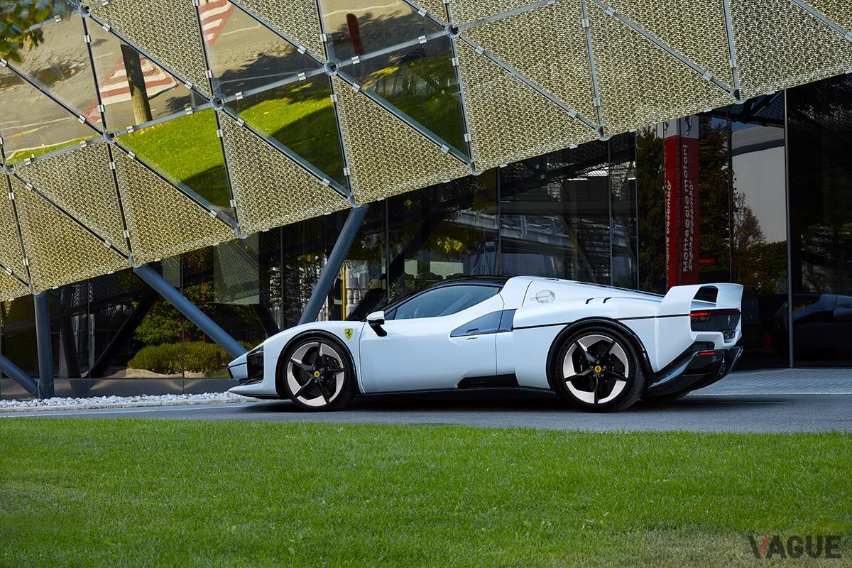 世界初公開されたフェラーリのワンオフモデル新型「SC40」