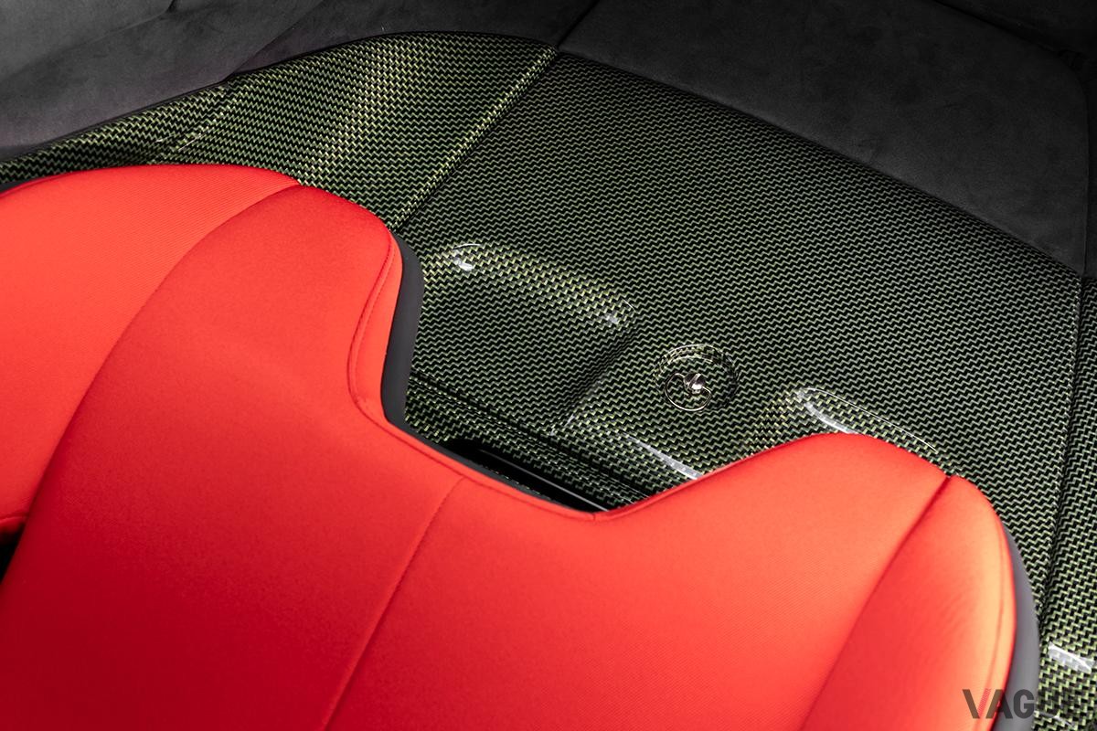 世界初公開されたフェラーリのワンオフモデル新型「SC40」