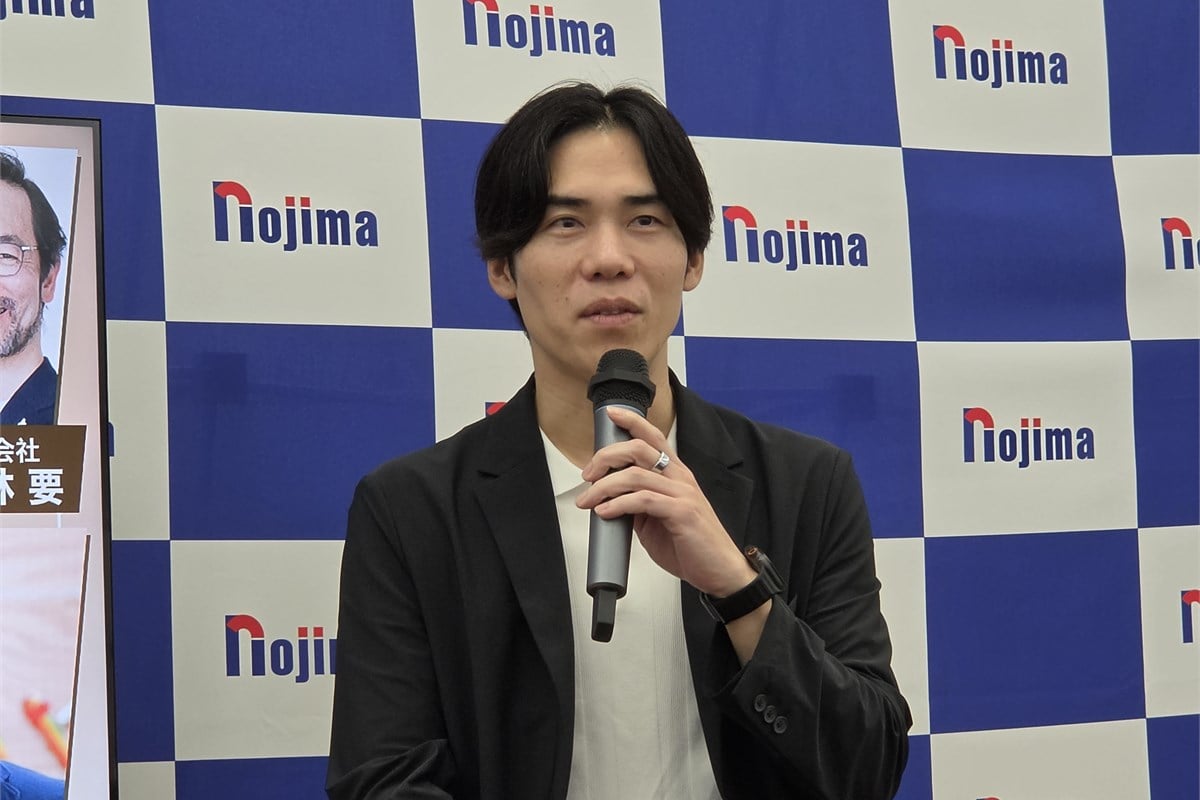 ｕｇｏ代表取締役CEOの松井健氏。警備や設備点検の実装経験を踏まえ、フィジカルAIの学習と現場展開をつなぐ仕組みや、業務に応じた最適な機体設計の重要性を説明しました。